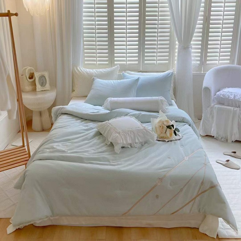 Embroidery Pure Color Soybean Winter Quilt